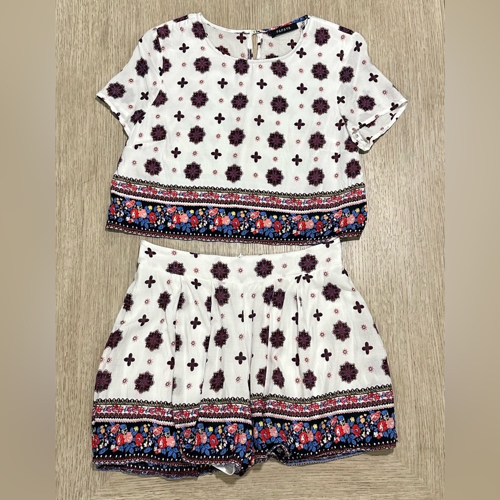 Papaya. White Boho Floral Crop Top (L) w/ Matching Shorts(M) Set.